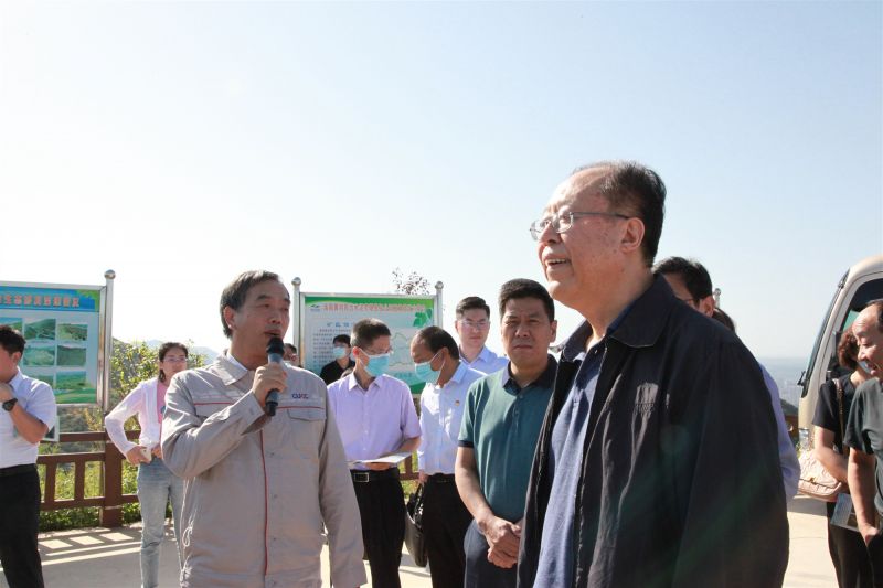 
				   
					河南省人大常委會(huì)黨組副書記、副主任馬懿一行到洛陽黃河同力調(diào)研
				 